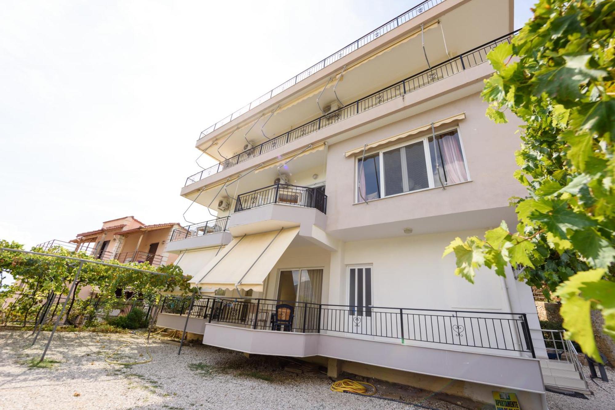 Vasili'S Family Apartments Himarë Exterior foto